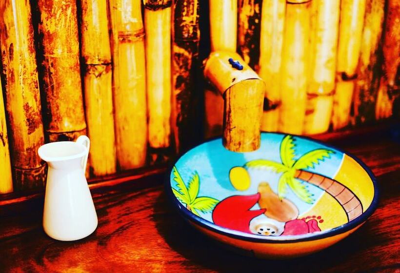 هتل Tapas And Surf