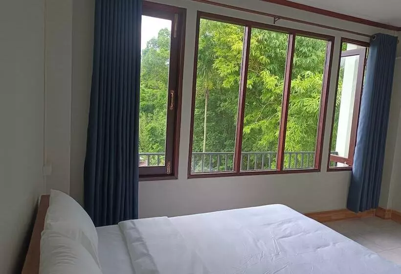 Hotelli Vang Vieng Champa