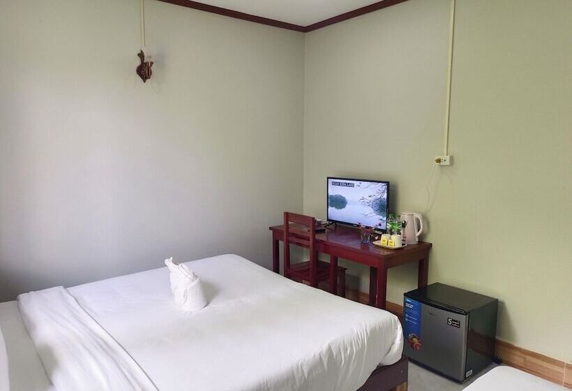 בית מלון כפרי Vang Vieng Champa