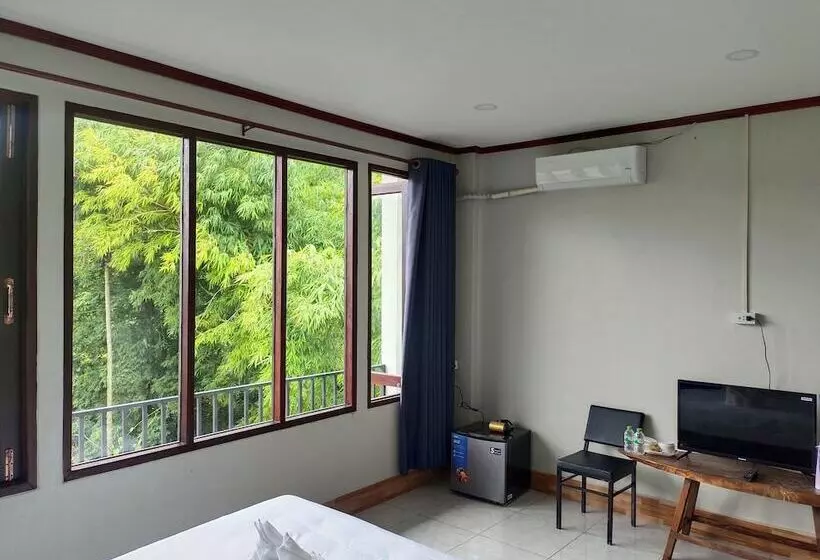 Hotelli Vang Vieng Champa