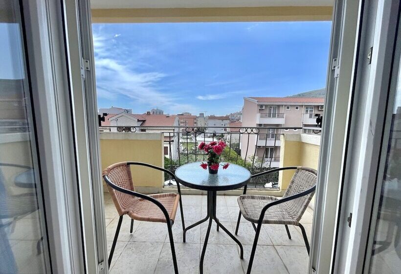 هتل Villa Iva Budva