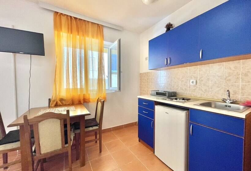 هتل Villa Iva Budva