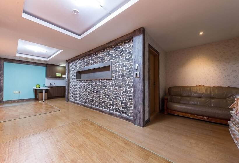 Motel Taean Subichi Castle Pension