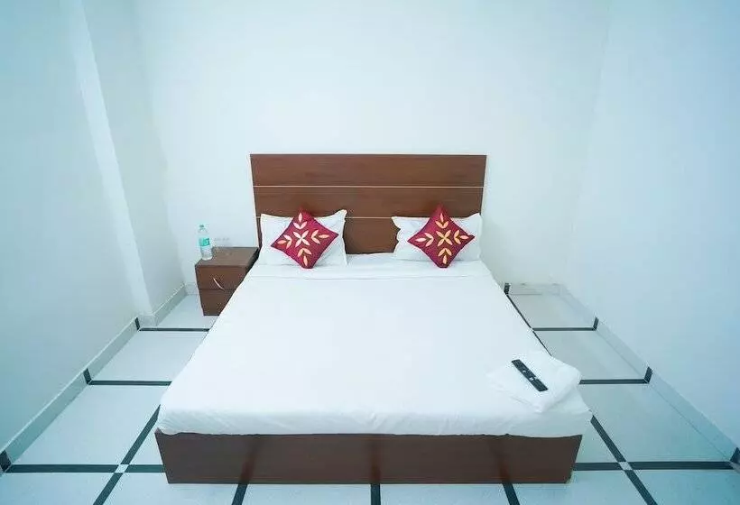 ホテル Roomshala 045 Galaxy Noida 35