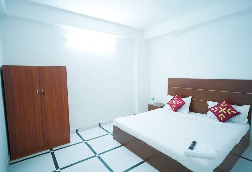 בית מלון כפרי Roomshala 045 Galaxy Noida 35