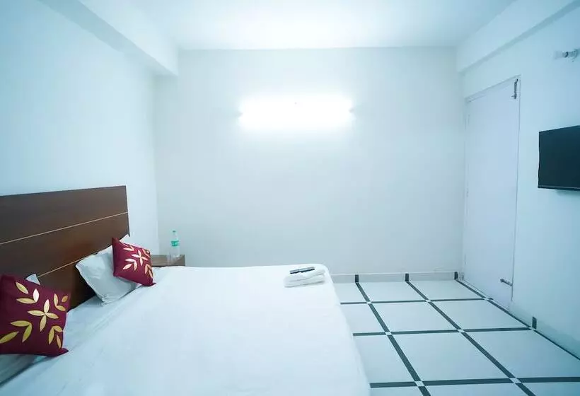 ホテル Roomshala 045 Galaxy Noida 35
