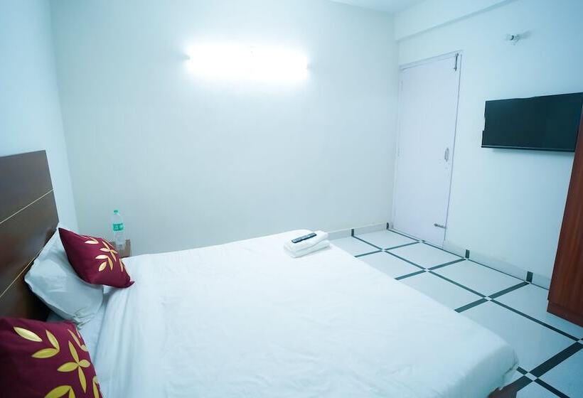 בית מלון כפרי Roomshala 045 Galaxy Noida 35