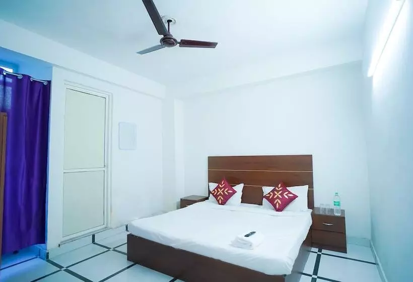 ホテル Roomshala 045 Galaxy Noida 35