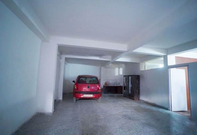 בית מלון כפרי Roomshala 045 Galaxy Noida 35