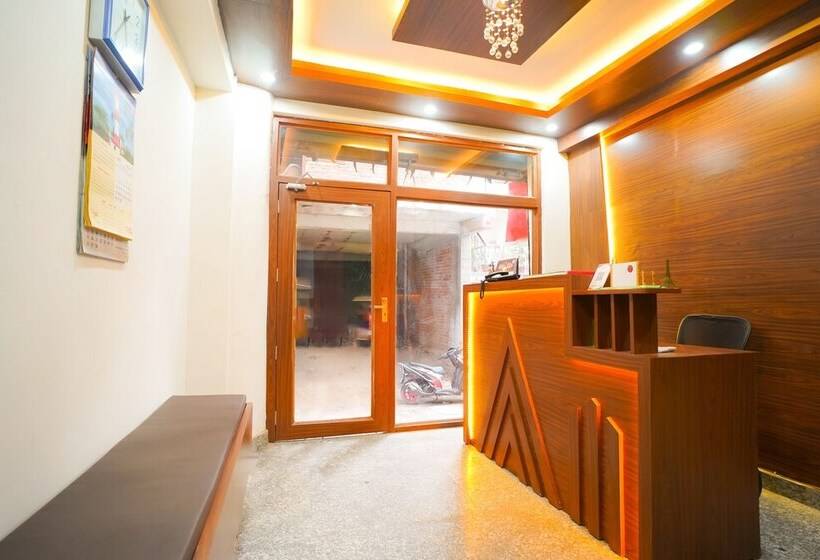 בית מלון כפרי Roomshala 045 Galaxy Noida 35