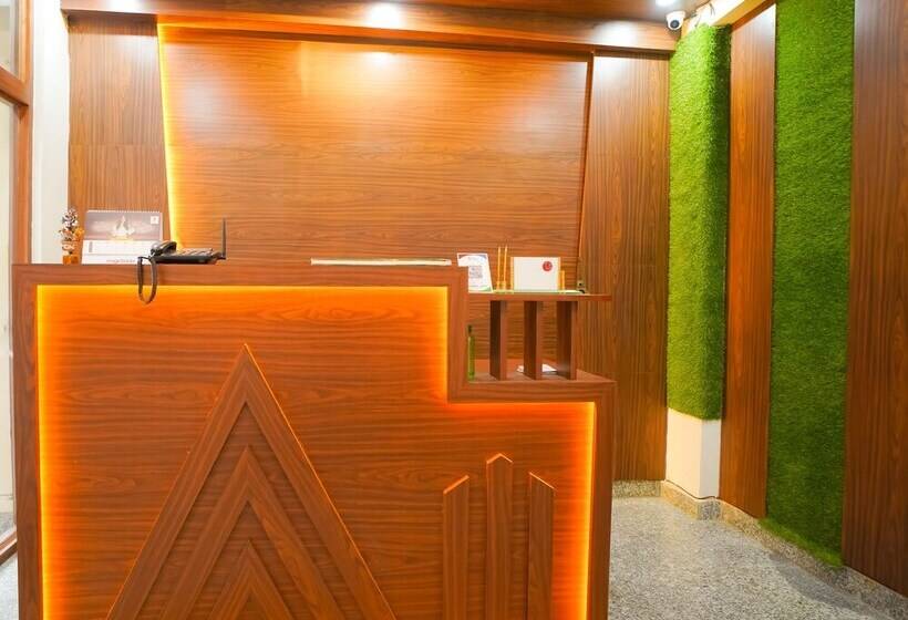 בית מלון כפרי Roomshala 045 Galaxy Noida 35