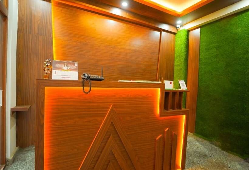 בית מלון כפרי Roomshala 045 Galaxy Noida 35