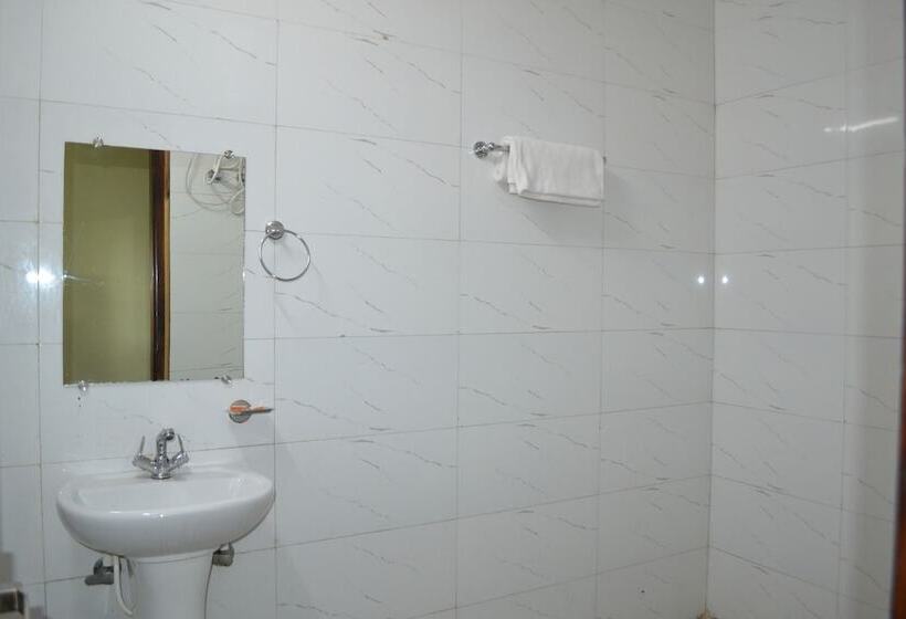 Royal Avenue By F9 Hotels