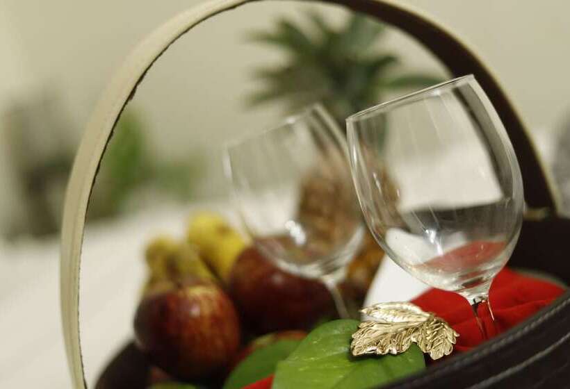 Royal Avenue By F9 Hotels