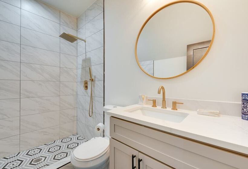 Family Home W/ Backyard ~ 2 Mi To Downtown Atlanta