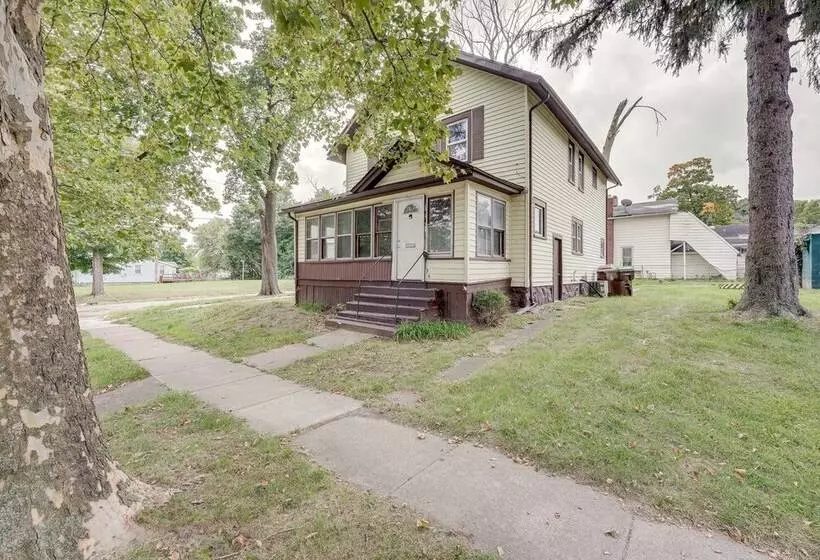 Centrally Located Albion Home With Screened Porch!