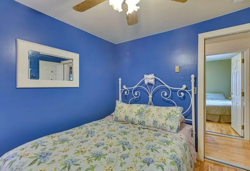 Lanesville Home W/ Pool Table, Bar & Deck!