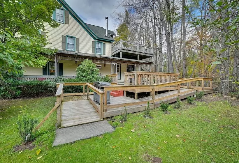 Lanesville Home W/ Pool Table, Bar & Deck!