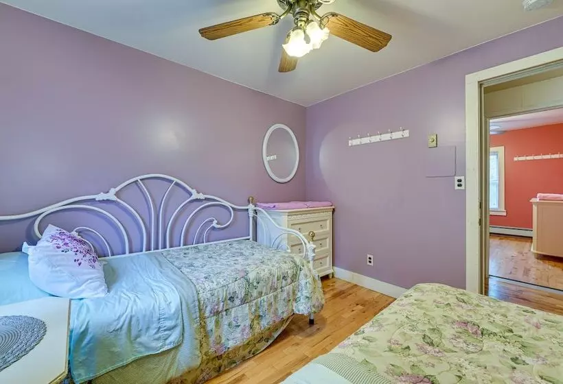 Lanesville Home W/ Pool Table, Bar & Deck!