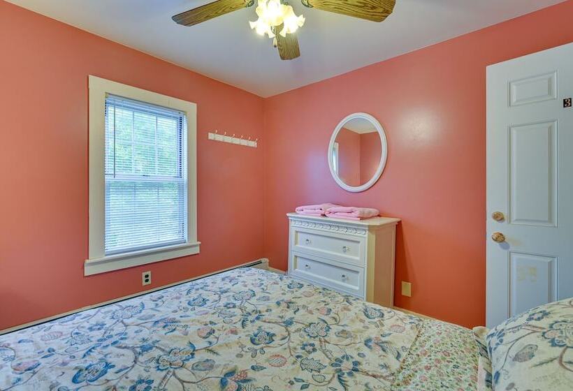 Lanesville Home W/ Pool Table, Bar & Deck!