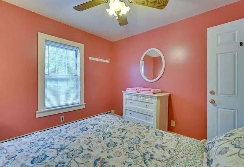 Lanesville Home W/ Pool Table, Bar & Deck!