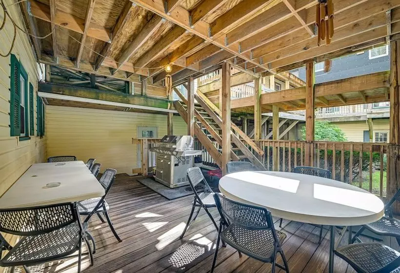 Lanesville Home W/ Pool Table, Bar & Deck!