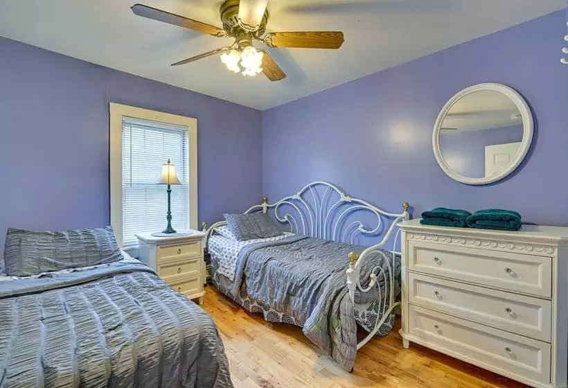 Lanesville Home W/ Pool Table, Bar & Deck!