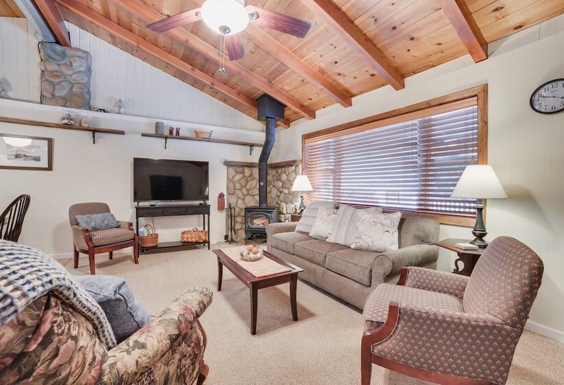 Roscommon Cottage Walk To Higgins Lake!