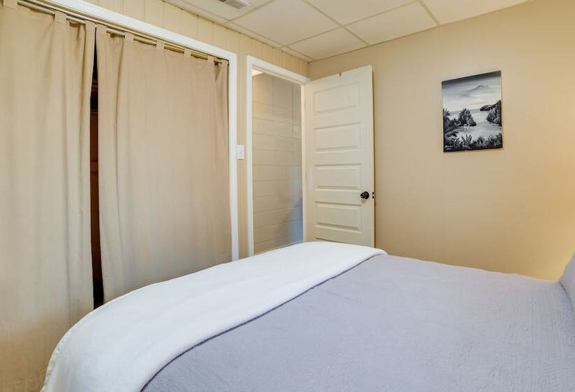 Roscommon Cottage Walk To Higgins Lake!