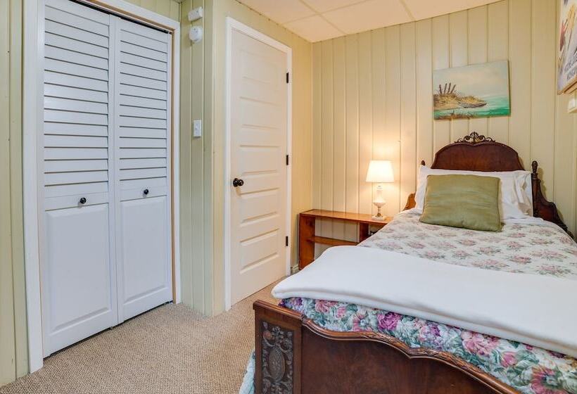 Roscommon Cottage Walk To Higgins Lake!