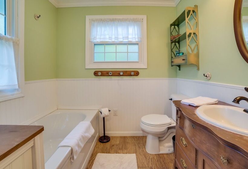 Roscommon Cottage Walk To Higgins Lake!