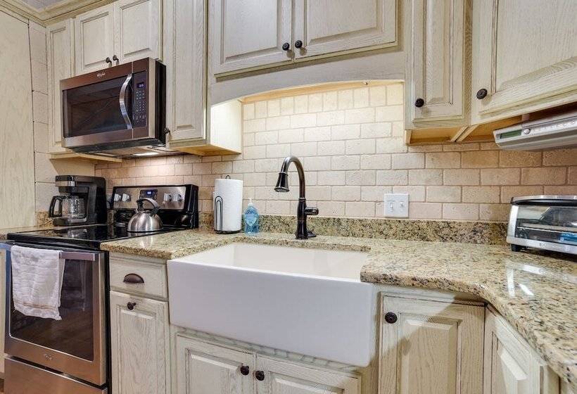 Roscommon Cottage Walk To Higgins Lake!