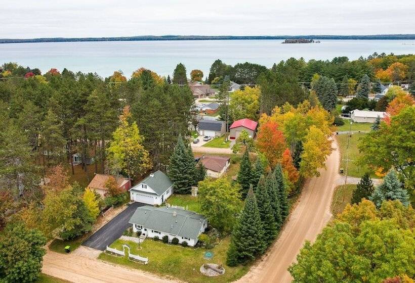 Roscommon Cottage Walk To Higgins Lake!