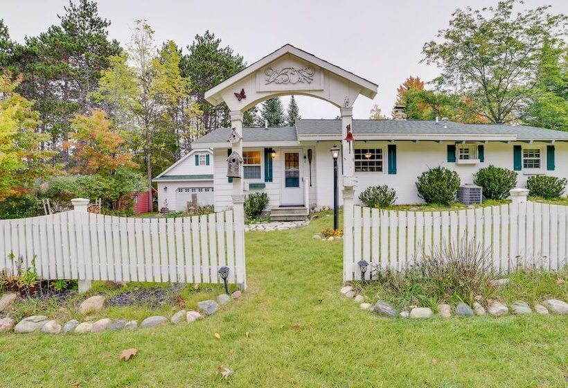 Roscommon Cottage Walk To Higgins Lake!