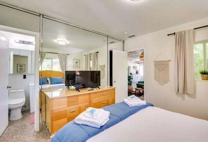 Walk To Ocean: Chic Deerfield Beach Cottage!