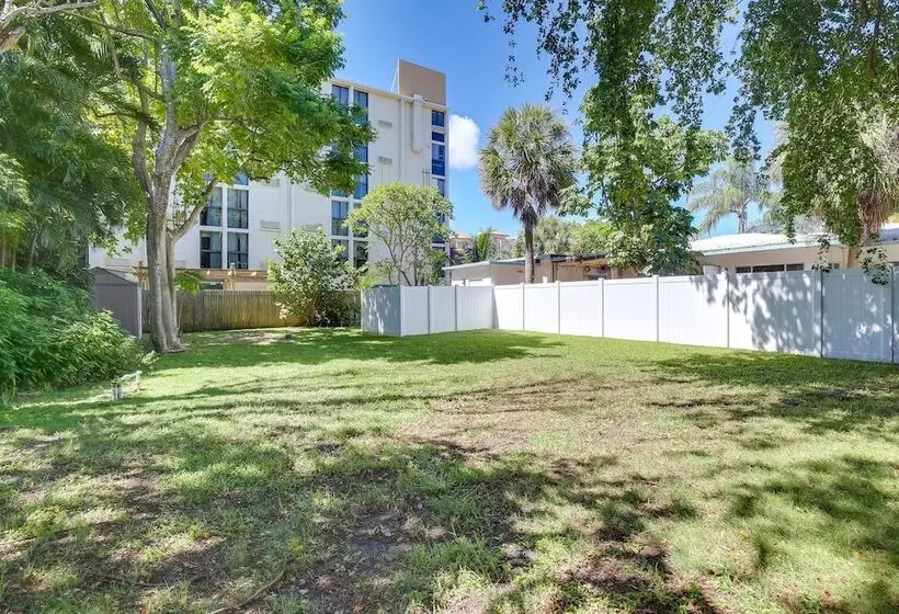 Walk To Ocean: Chic Deerfield Beach Cottage!