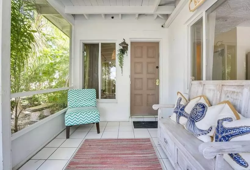 Walk To Ocean: Chic Deerfield Beach Cottage!