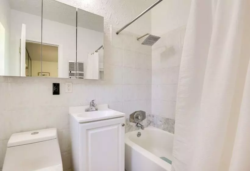 Walk To Ocean: Chic Deerfield Beach Cottage!