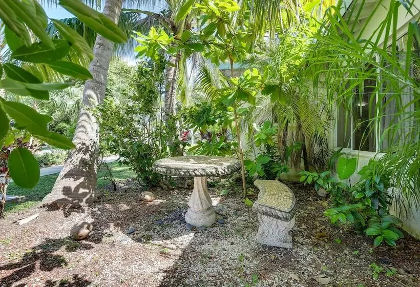 Walk To Ocean: Chic Deerfield Beach Cottage!