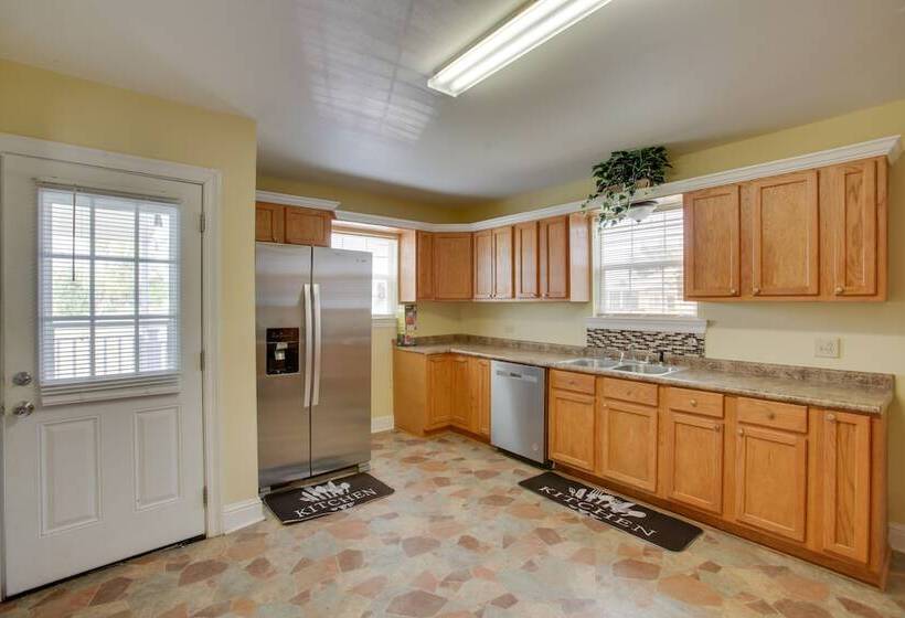 Donaldsville Vacation Home Near Mississippi River