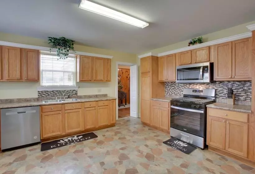 Donaldsville Vacation Home Near Mississippi River