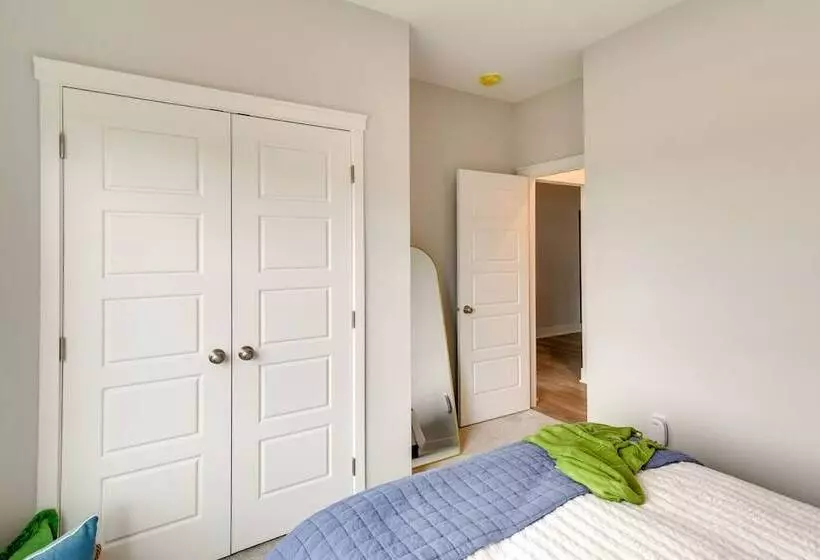 Family Friendly Home: 17 Mi To Des Moines!