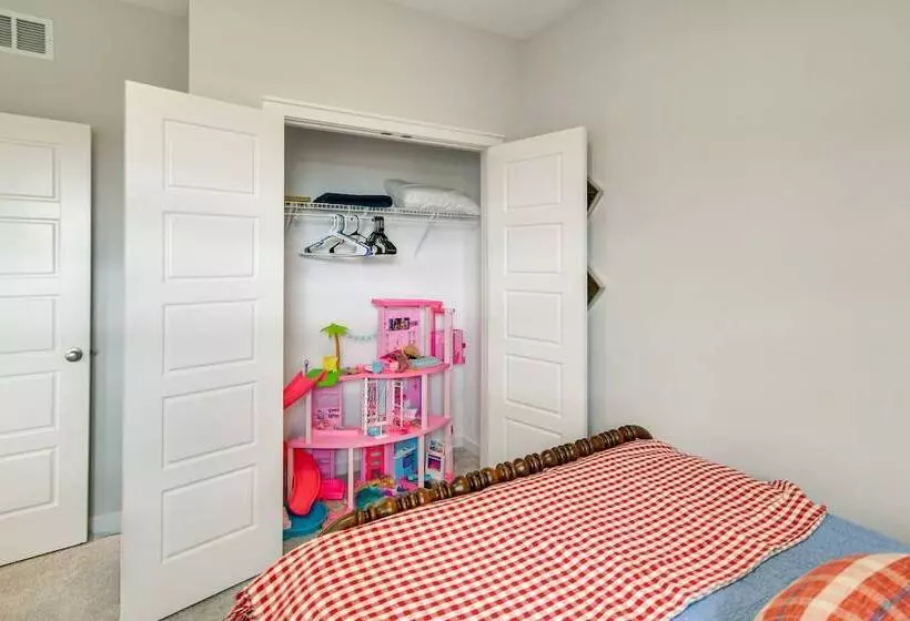 Family Friendly Home: 17 Mi To Des Moines!