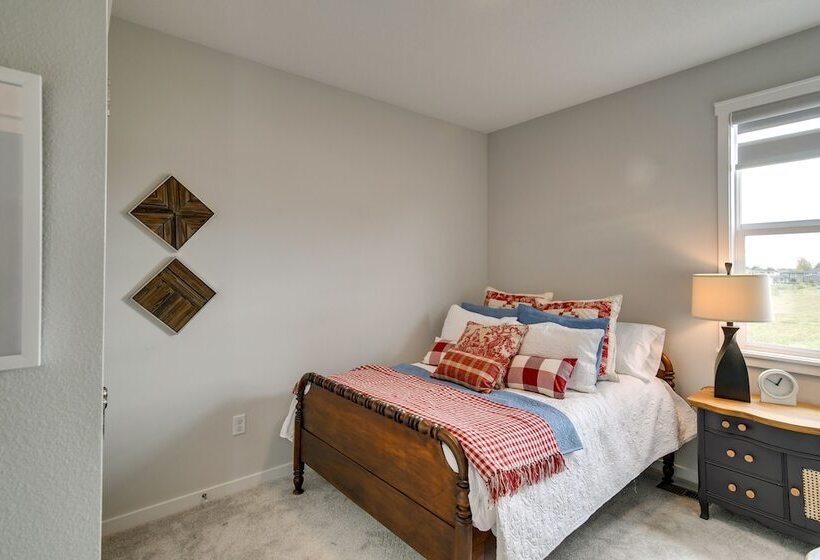 Family Friendly Home: 17 Mi To Des Moines!