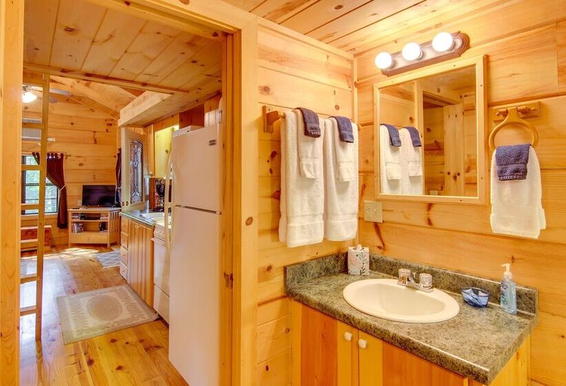 Hendersonville Cabin Near Hiking & Waterfalls!