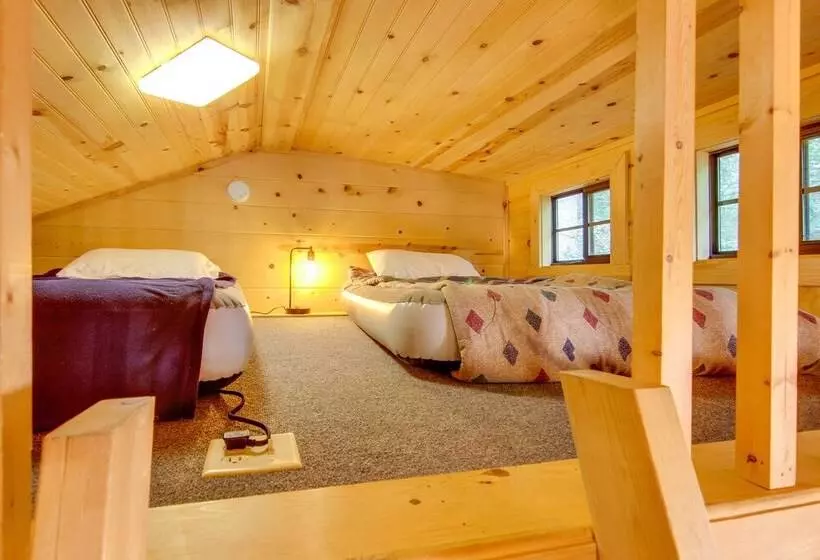 Hendersonville Cabin Near Hiking & Waterfalls!