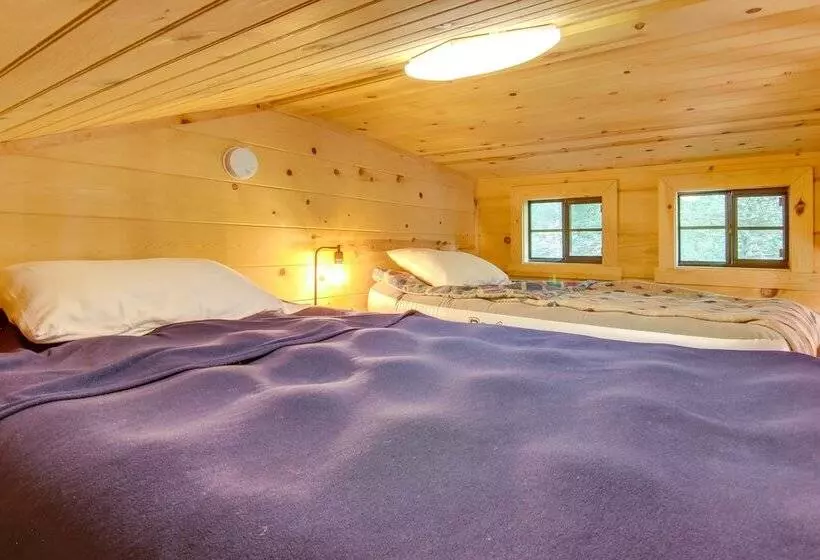 Hendersonville Cabin Near Hiking & Waterfalls!