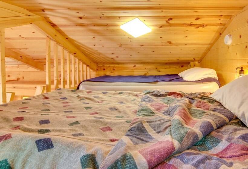 Hendersonville Cabin Near Hiking & Waterfalls!