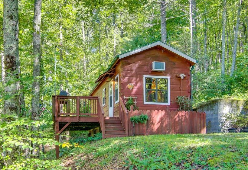 Hendersonville Cabin Near Hiking & Waterfalls!