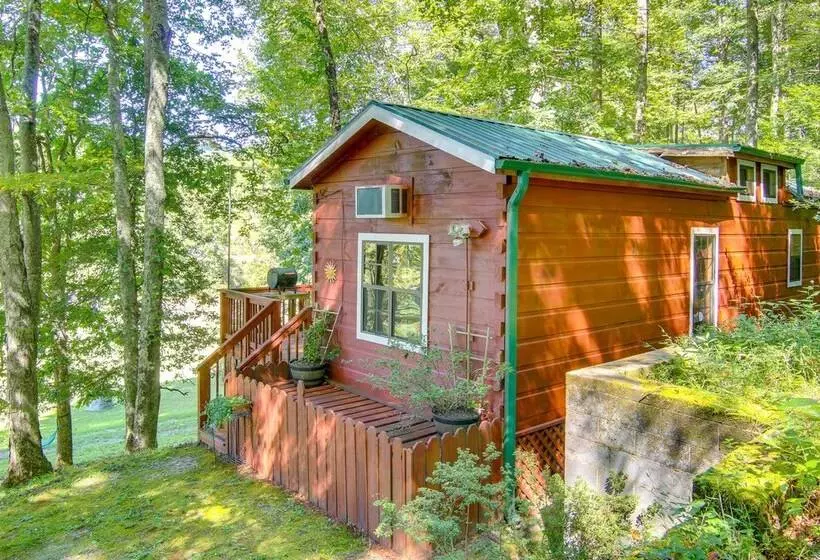 Hendersonville Cabin Near Hiking & Waterfalls!